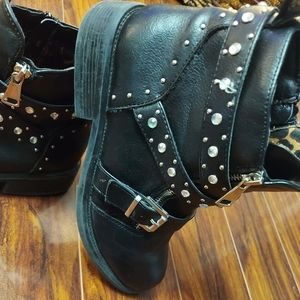 Steve Madden studded Booties size 6